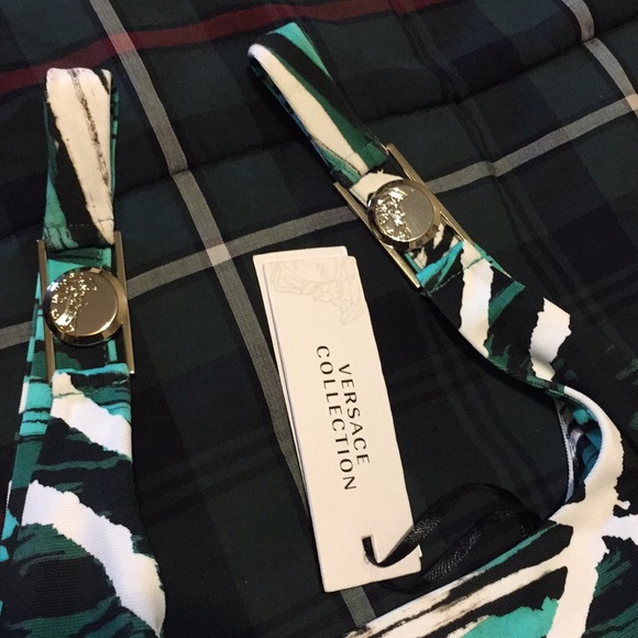 Brand new chic Versace dress. - Picture 4 of 6